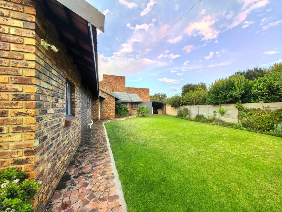 5 Bedroom Property for Sale in Vaalpark Free State
